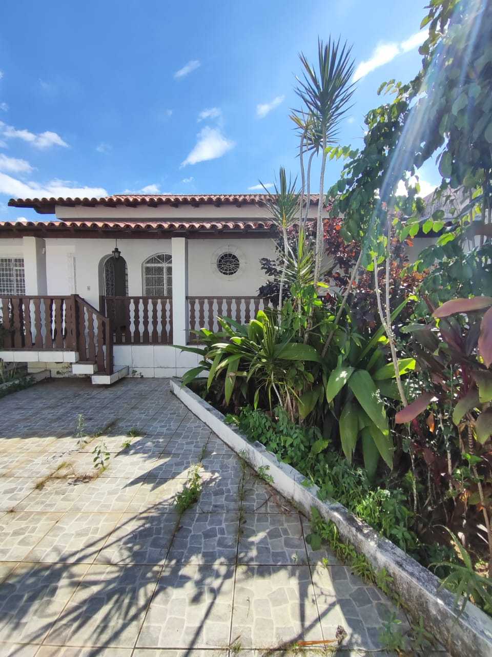 Casa à venda com 3 quartos, 200m² - Foto 1