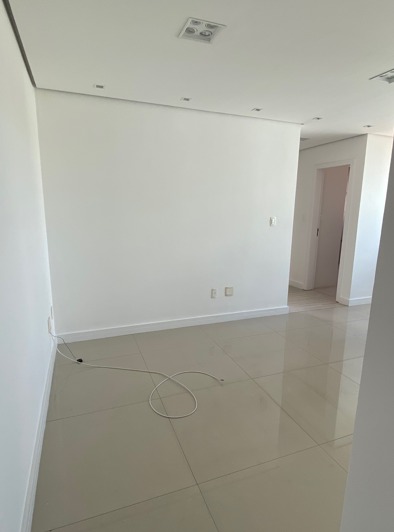 Apartamento à venda com 2 quartos, 60m² - Foto 2