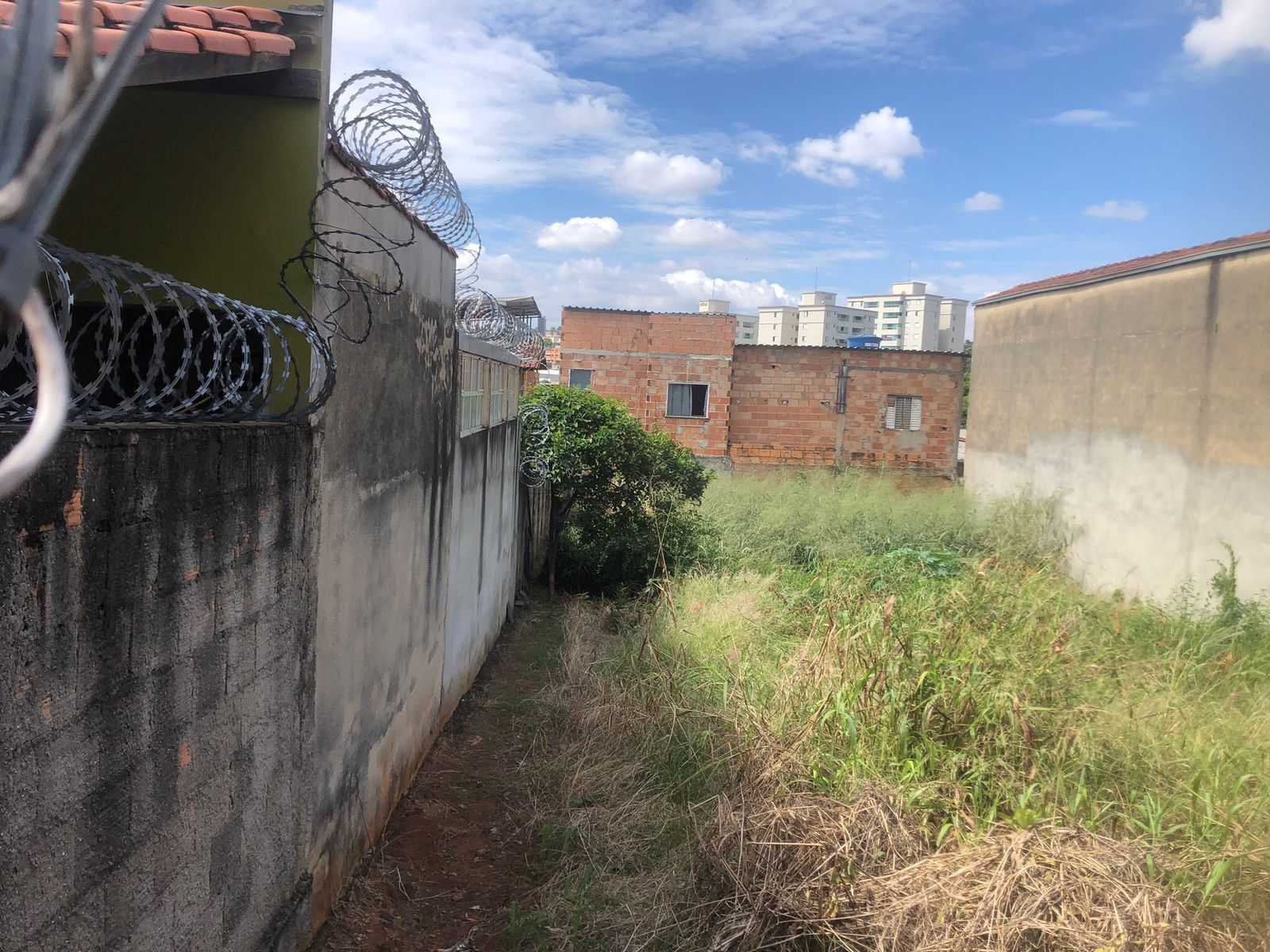 Terreno à venda, 360m² - Foto 1