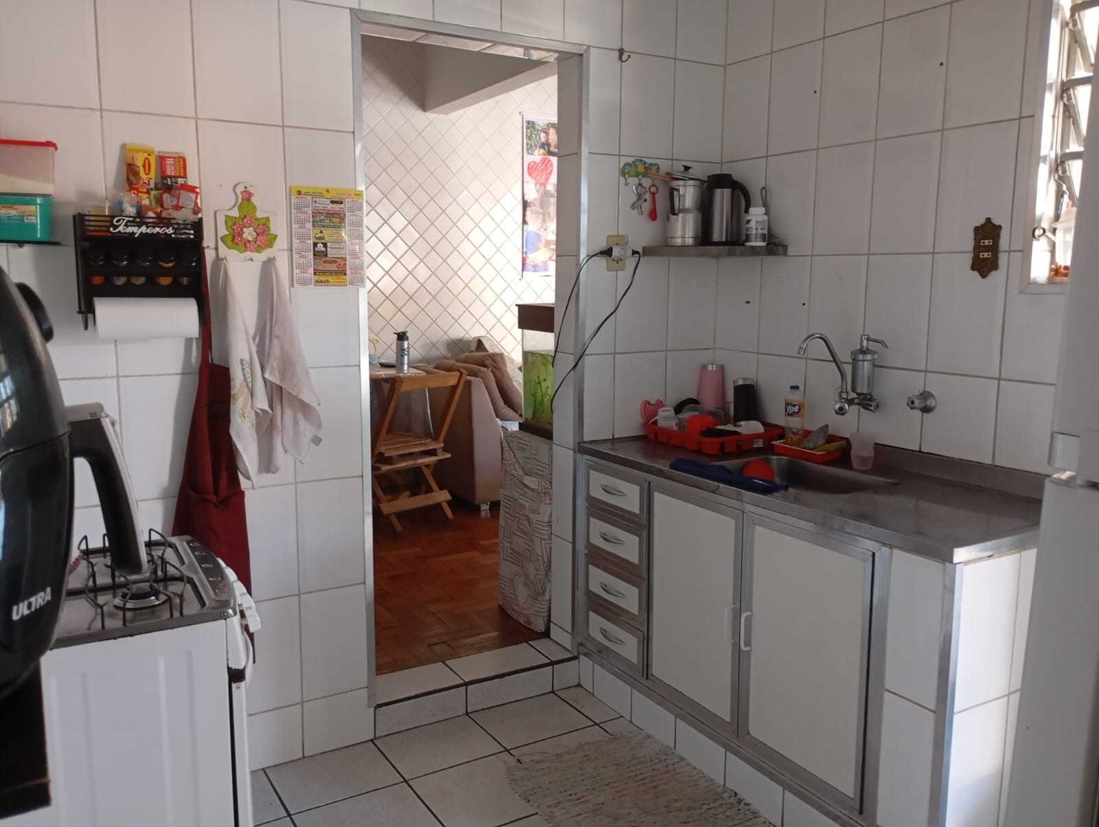 Casa à venda com 3 quartos, 320m² - Foto 2