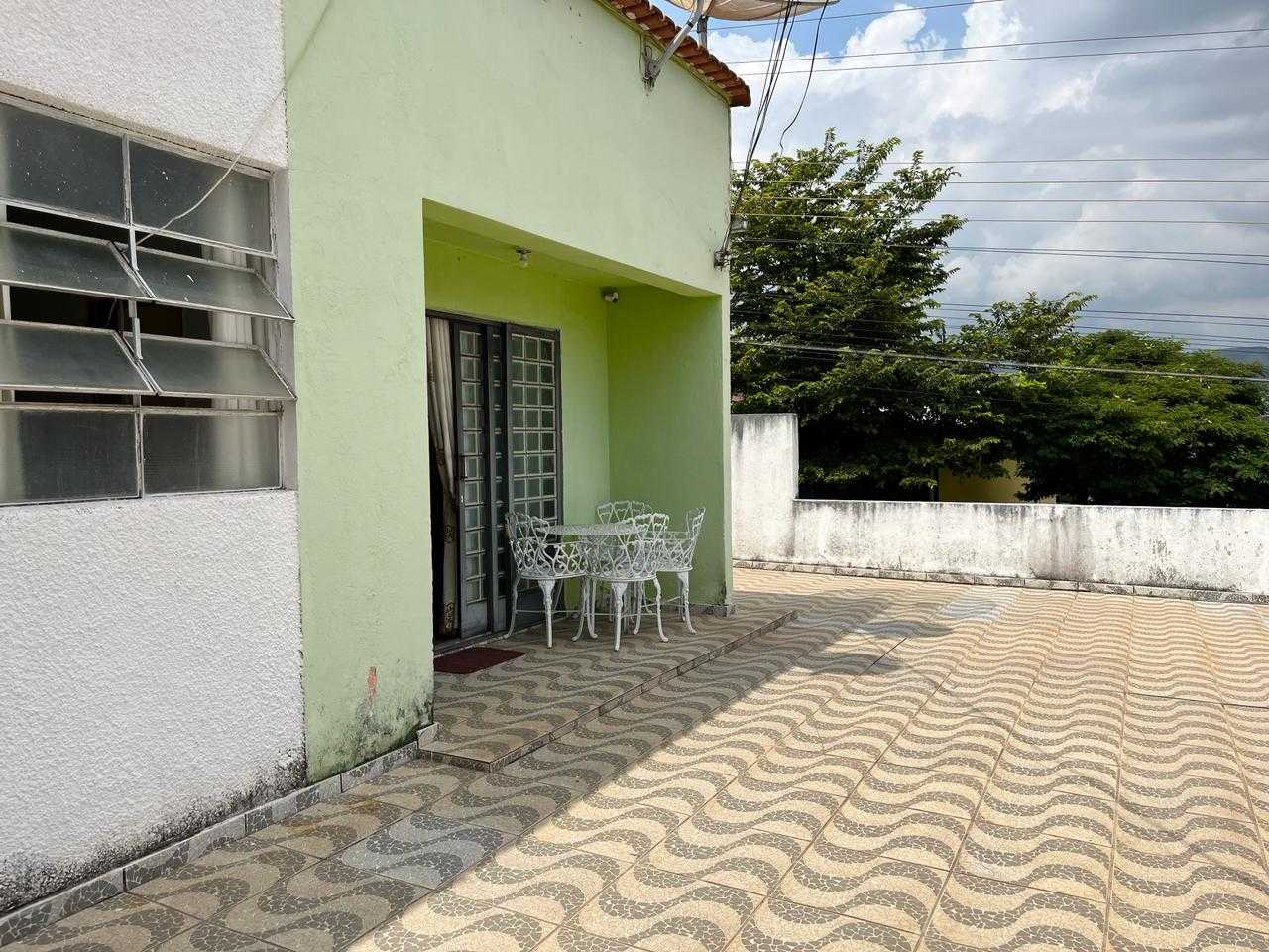 Casa à venda com 2 quartos, 102m² - Foto 1