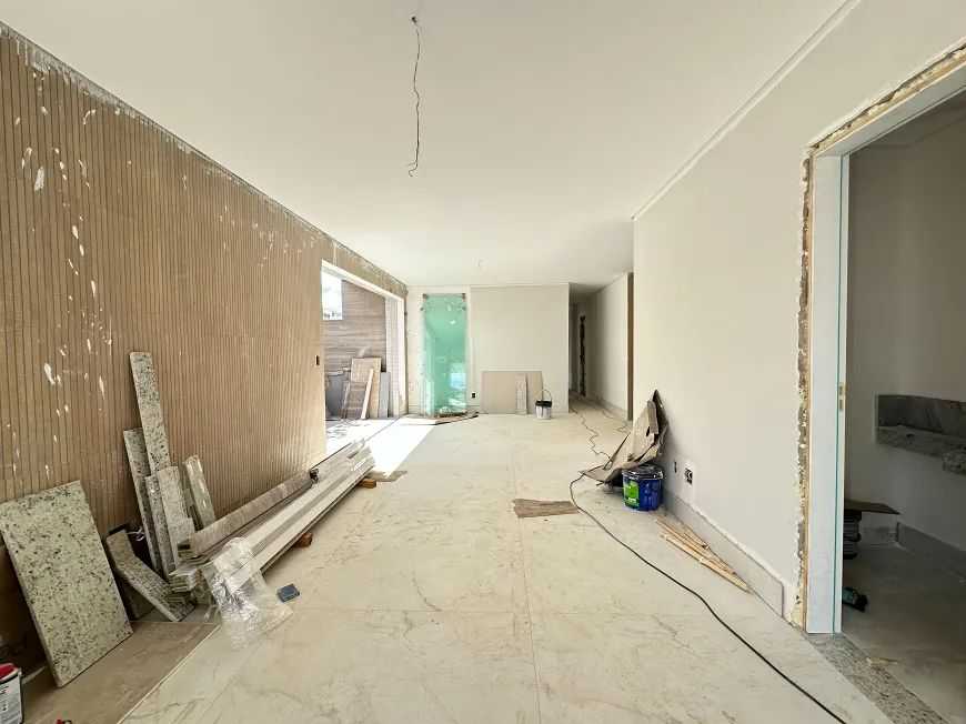 Apartamento à venda com 4 quartos, 250m² - Foto 2