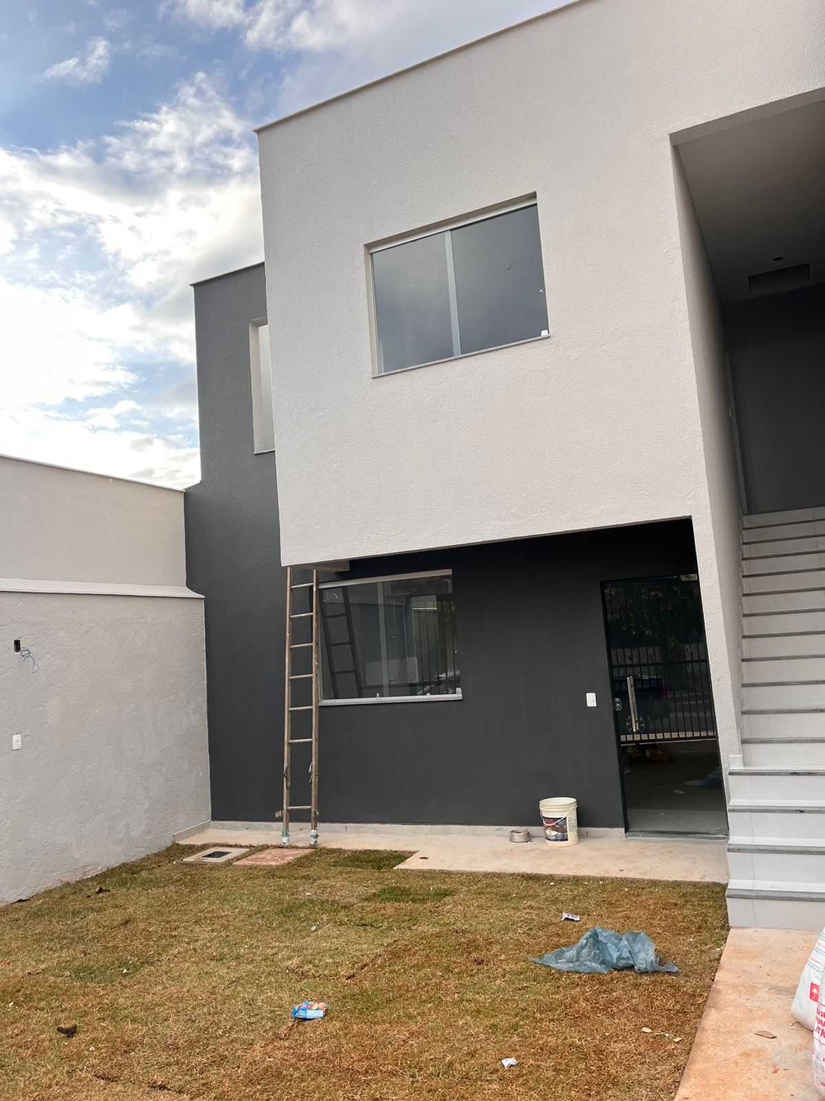 Casa à venda com 2 quartos, 59m² - Foto 1