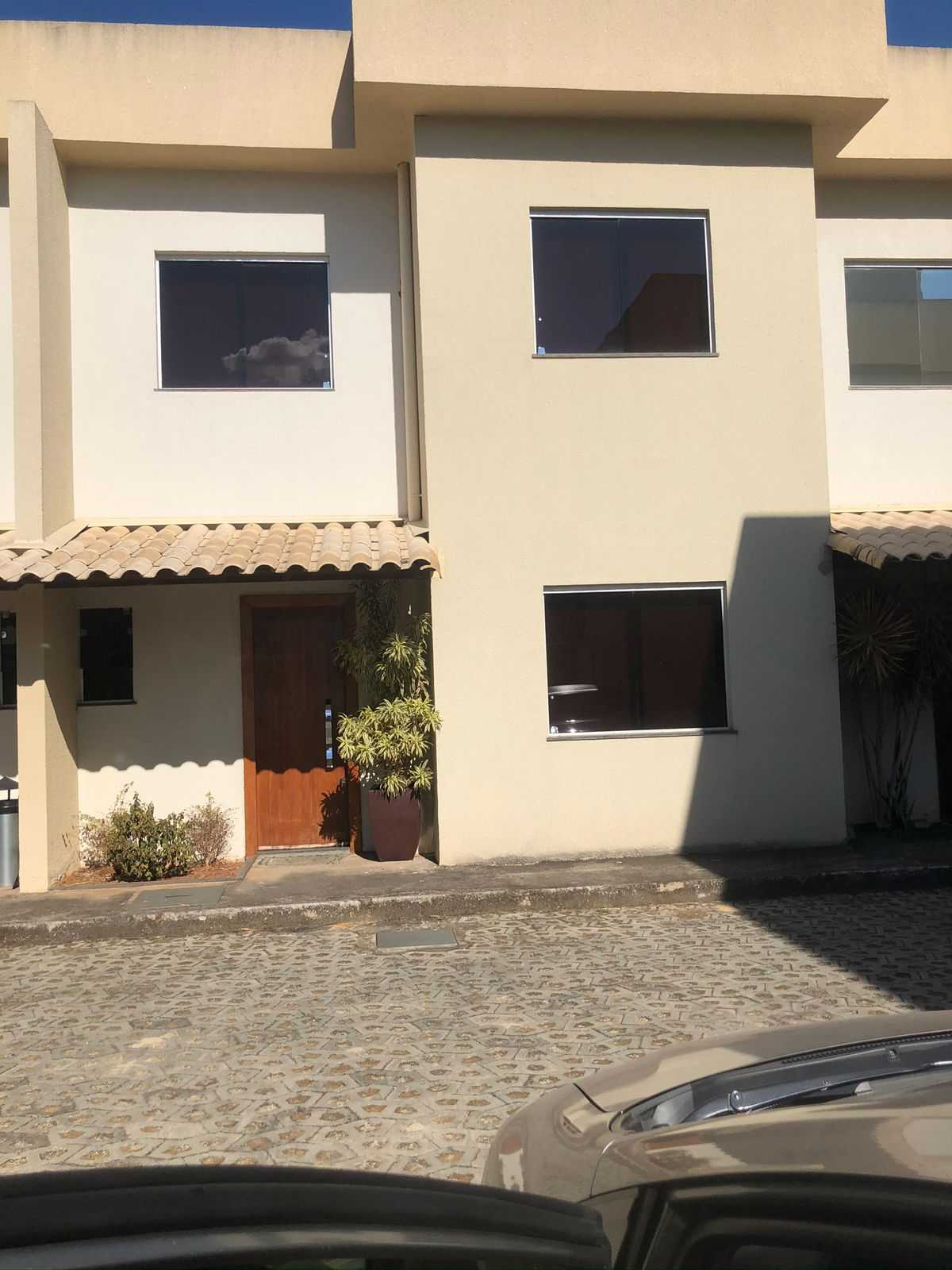 Casa à venda com 3 quartos, 107m² - Foto 1