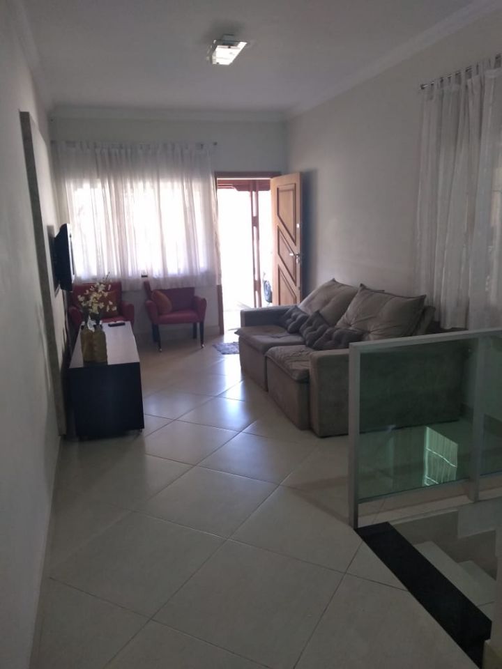 Casa à venda com 3 quartos, 200m² - Foto 2