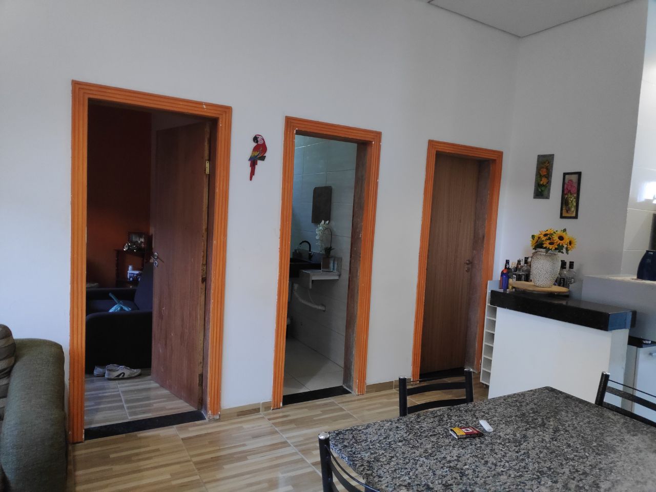 Casa à venda com 2 quartos, 80m² - Foto 1