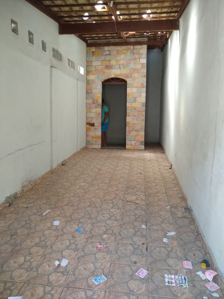 Casa à venda com 2 quartos, 100m² - Foto 1