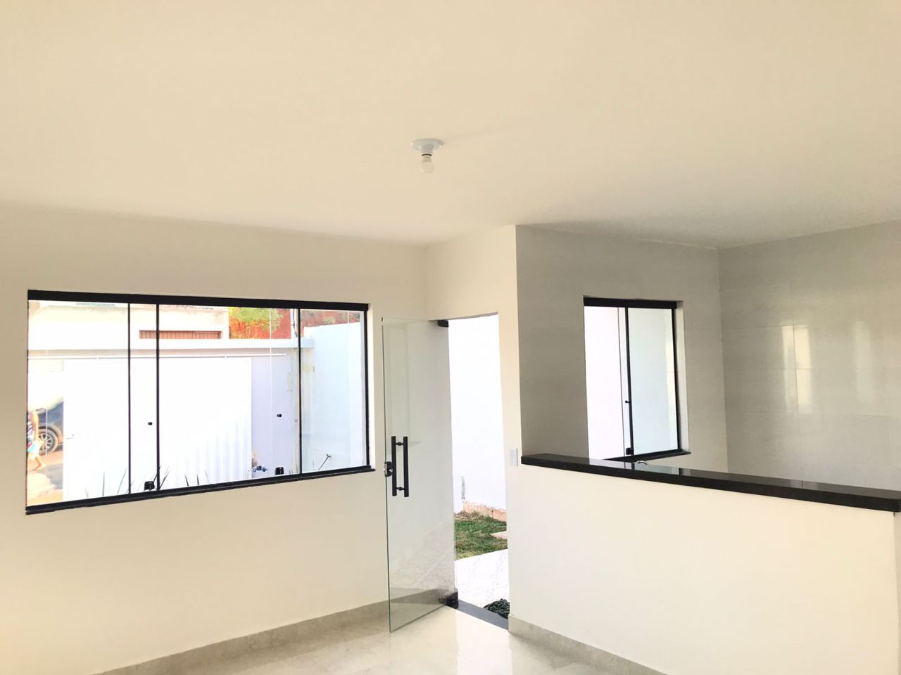 Casa à venda com 3 quartos, 70m² - Foto 2