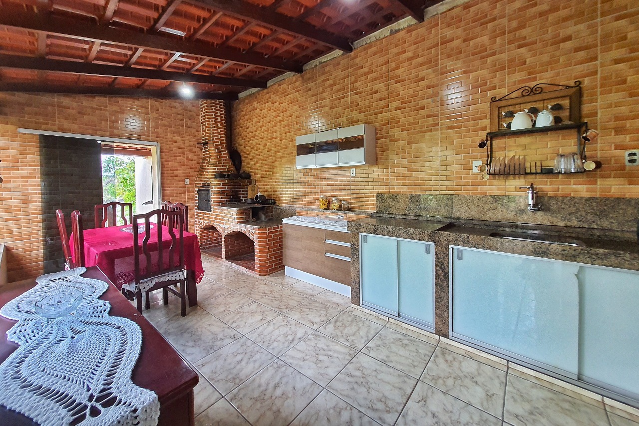 Casa à venda com 4 quartos, 800m² - Foto 2