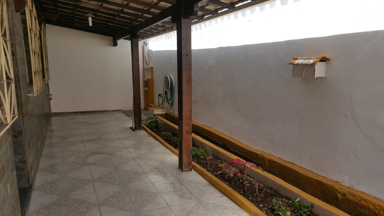 Casa à venda com 4 quartos, 180m² - Foto 3