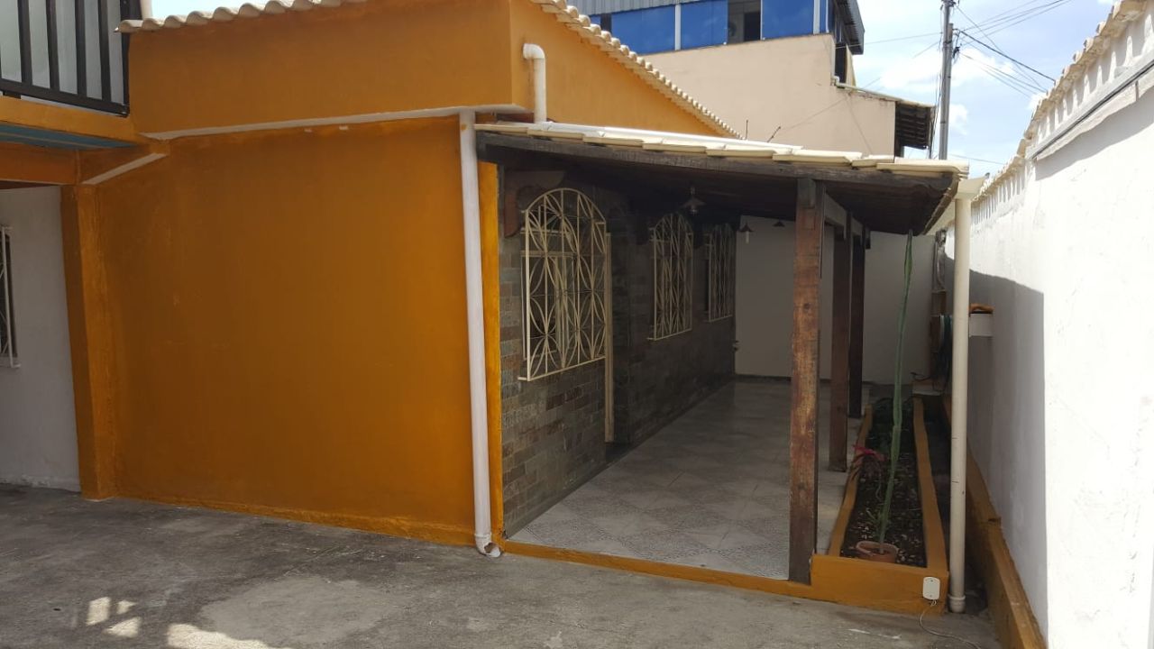 Casa à venda com 4 quartos, 180m² - Foto 1