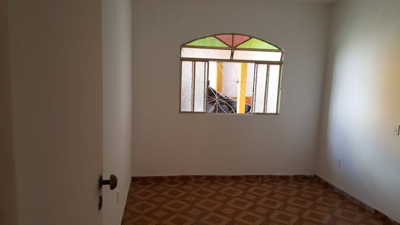 Casa à venda com 4 quartos, 180m² - Foto 4