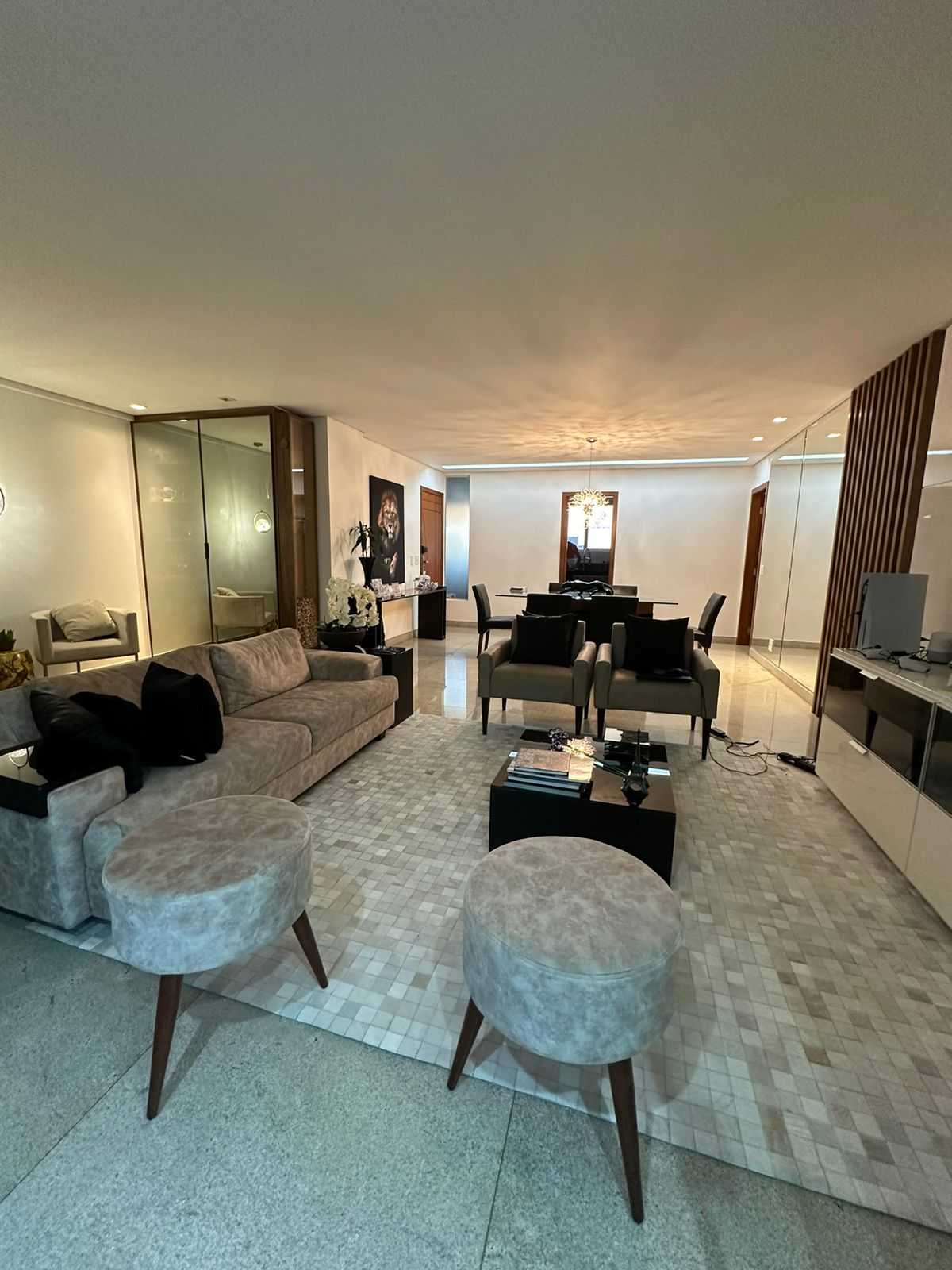 Apartamento à venda com 4 quartos, 342m² - Foto 2