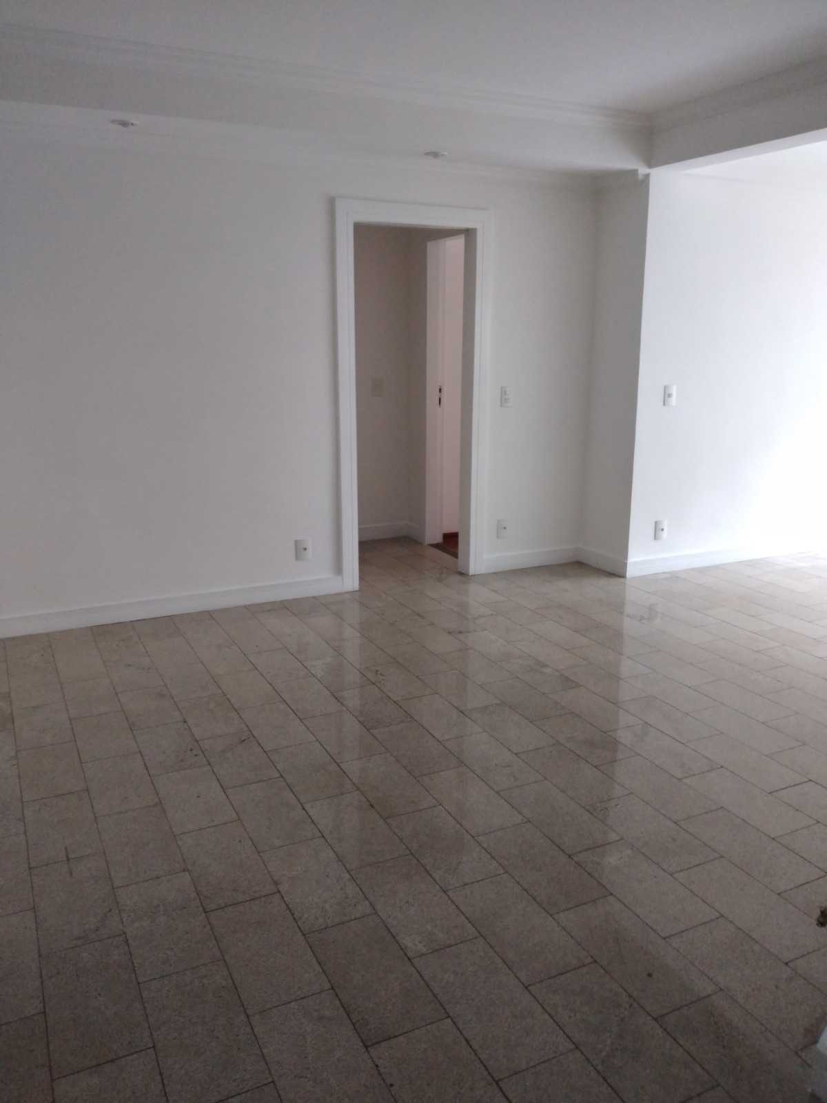 Apartamento à venda com 3 quartos, 136m² - Foto 1