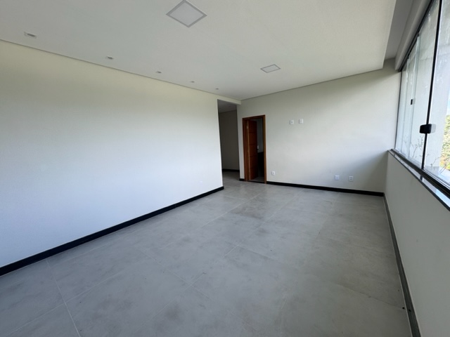 Chácara à venda com 4 quartos, 370m² - Foto 2