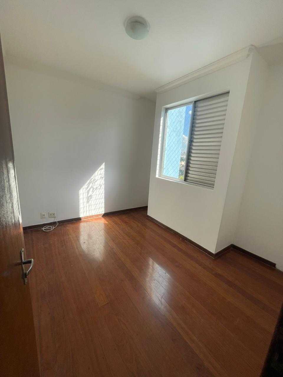 Apartamento à venda com 3 quartos, 95m² - Foto 2