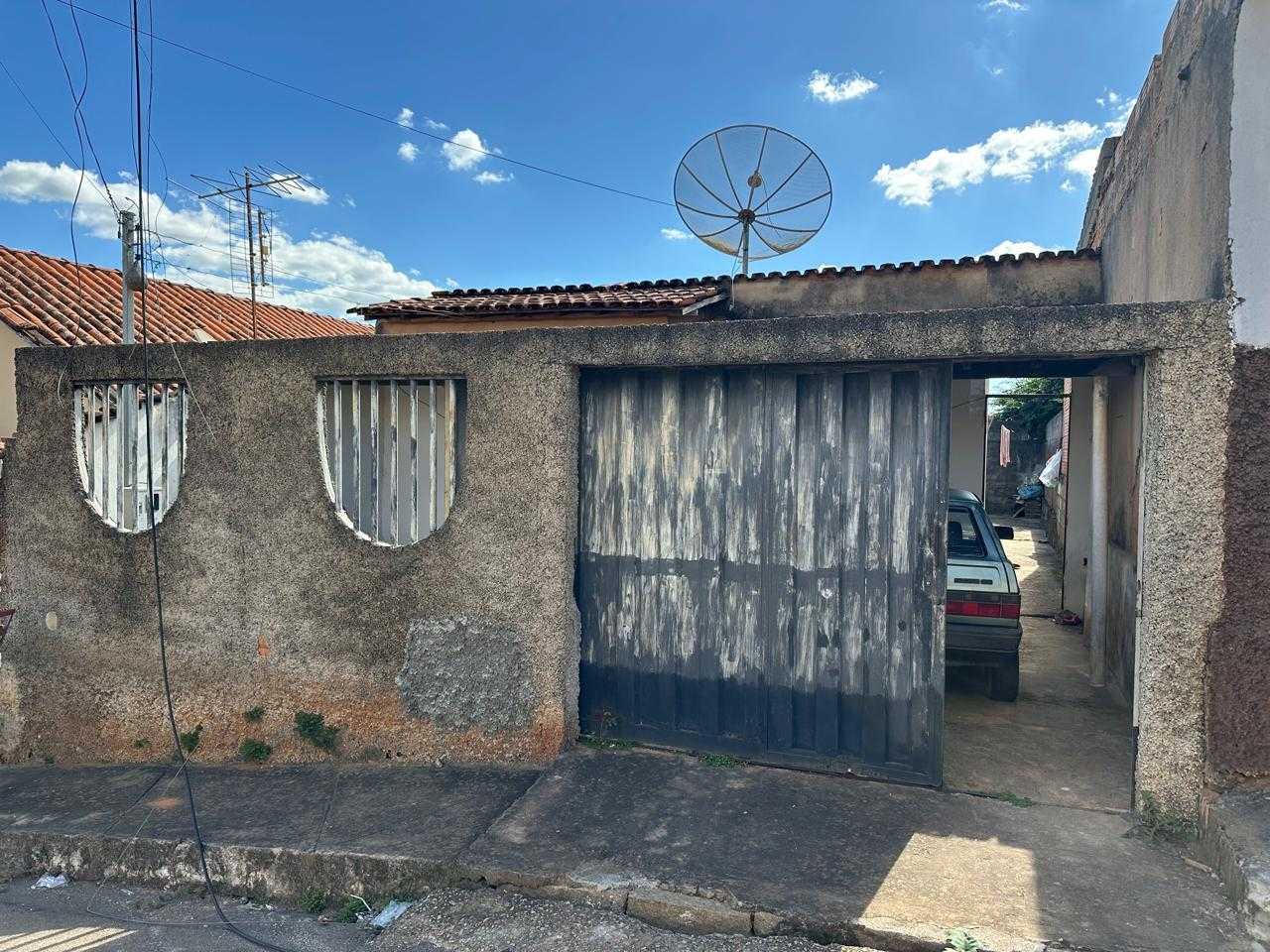 Casa à venda com 3 quartos, 150m² - Foto 1