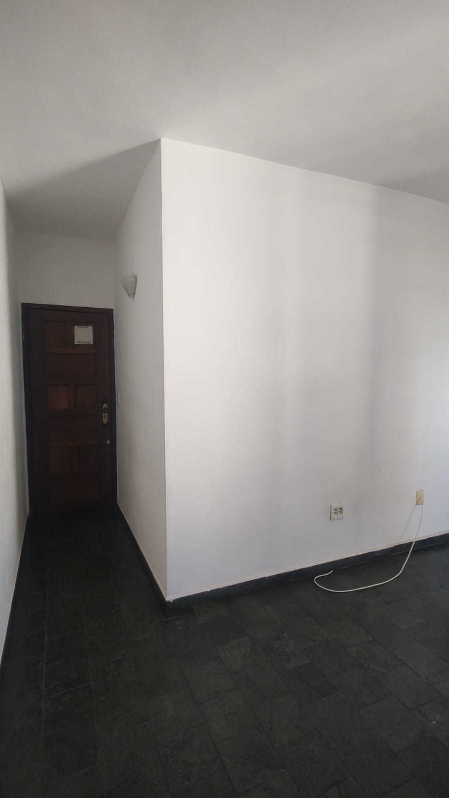 Apartamento à venda com 3 quartos, 70m² - Foto 2