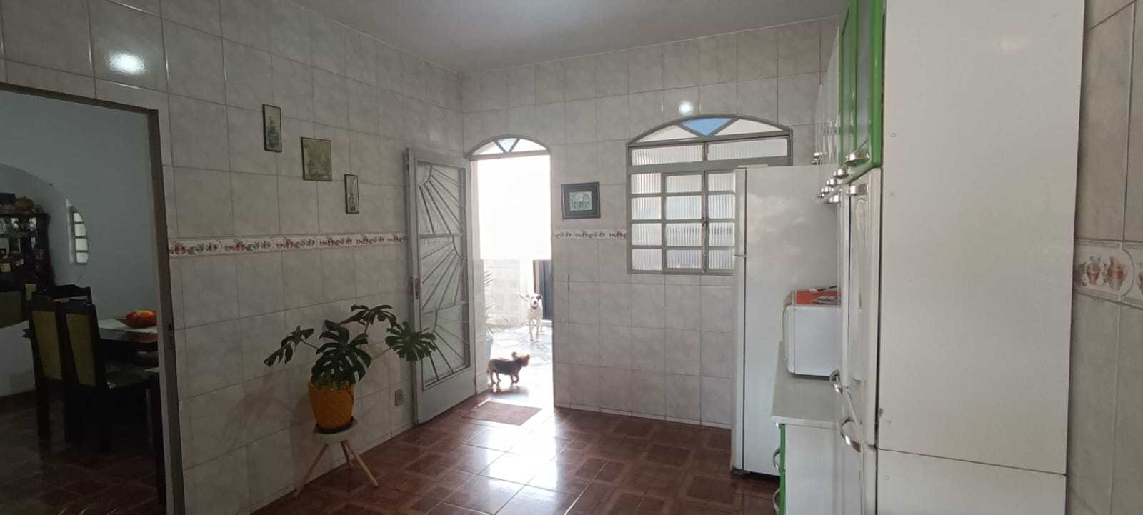 Casa à venda com 3 quartos, 360m² - Foto 9