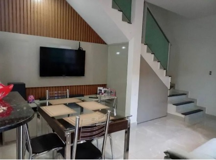 Casa à venda com 2 quartos, 100m² - Foto 1