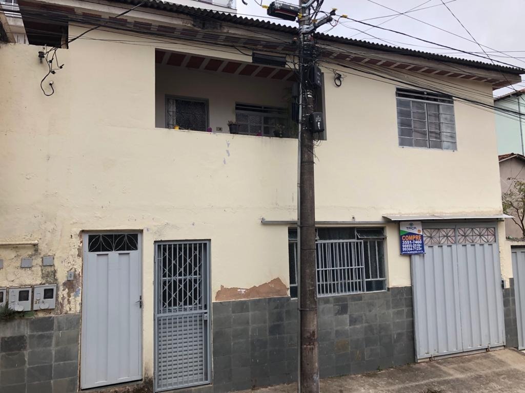 Casa à venda com 3 quartos, 250m² - Foto 1