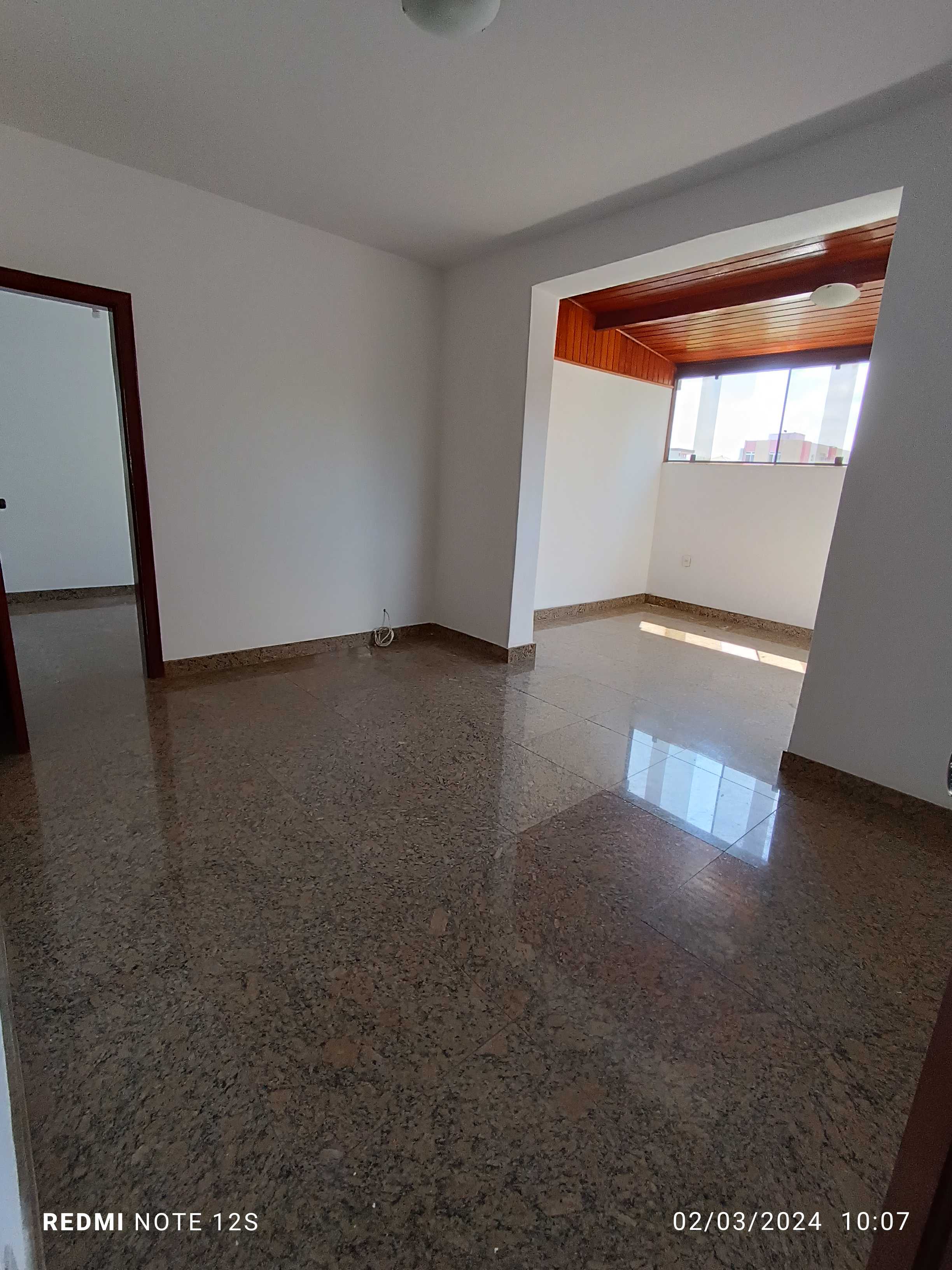 Apartamento à venda com 2 quartos, 12m² - Foto 2