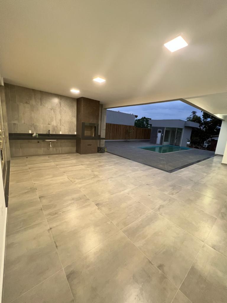 Casa de Condomínio à venda com 3 quartos, 381m² - Foto 2