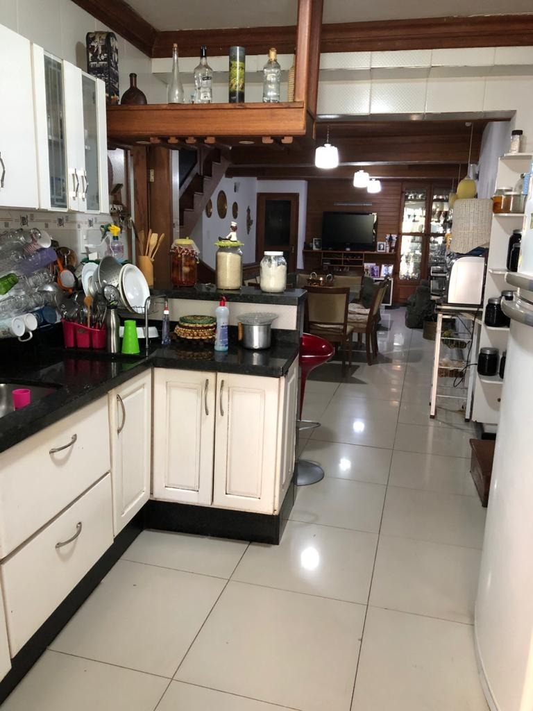 Casa à venda com 3 quartos, 220m² - Foto 16