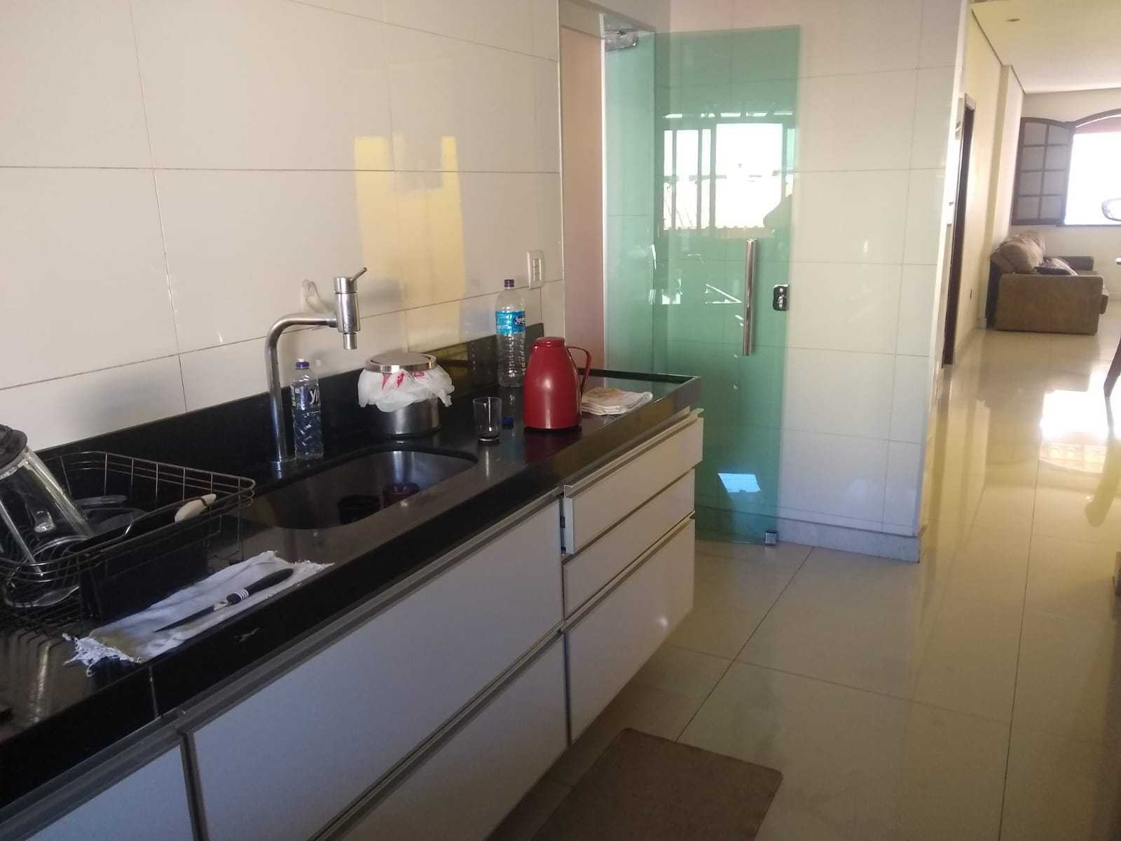 Casa à venda com 3 quartos, 300m² - Foto 9