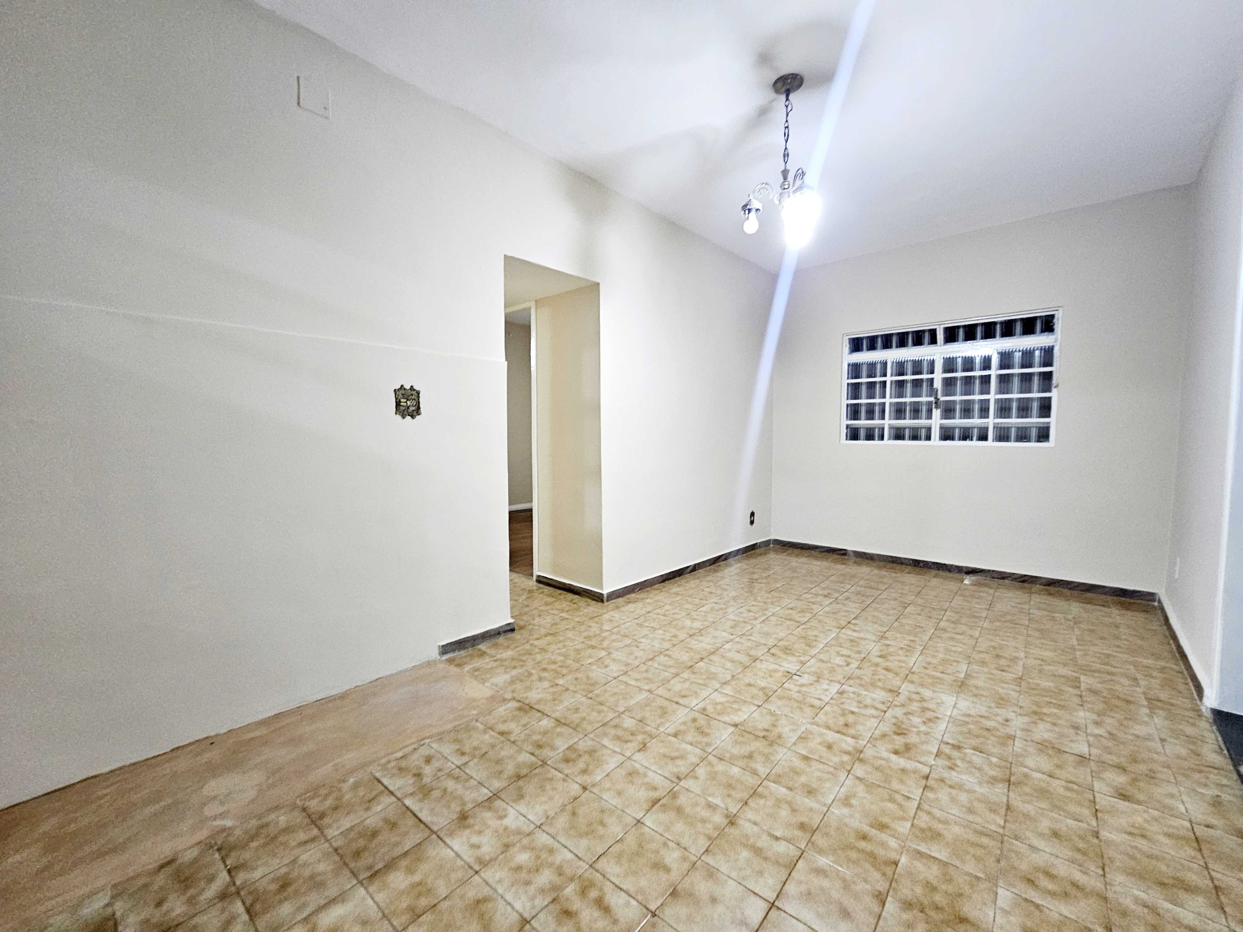 Casa à venda com 3 quartos, 70m² - Foto 2