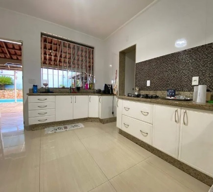 Casa à venda com 4 quartos, 380m² - Foto 2