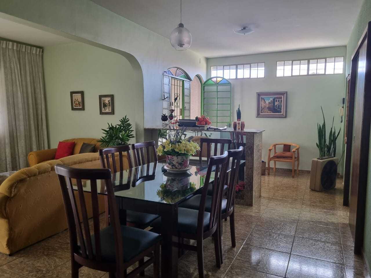 Casa à venda com 5 quartos, 360m² - Foto 1