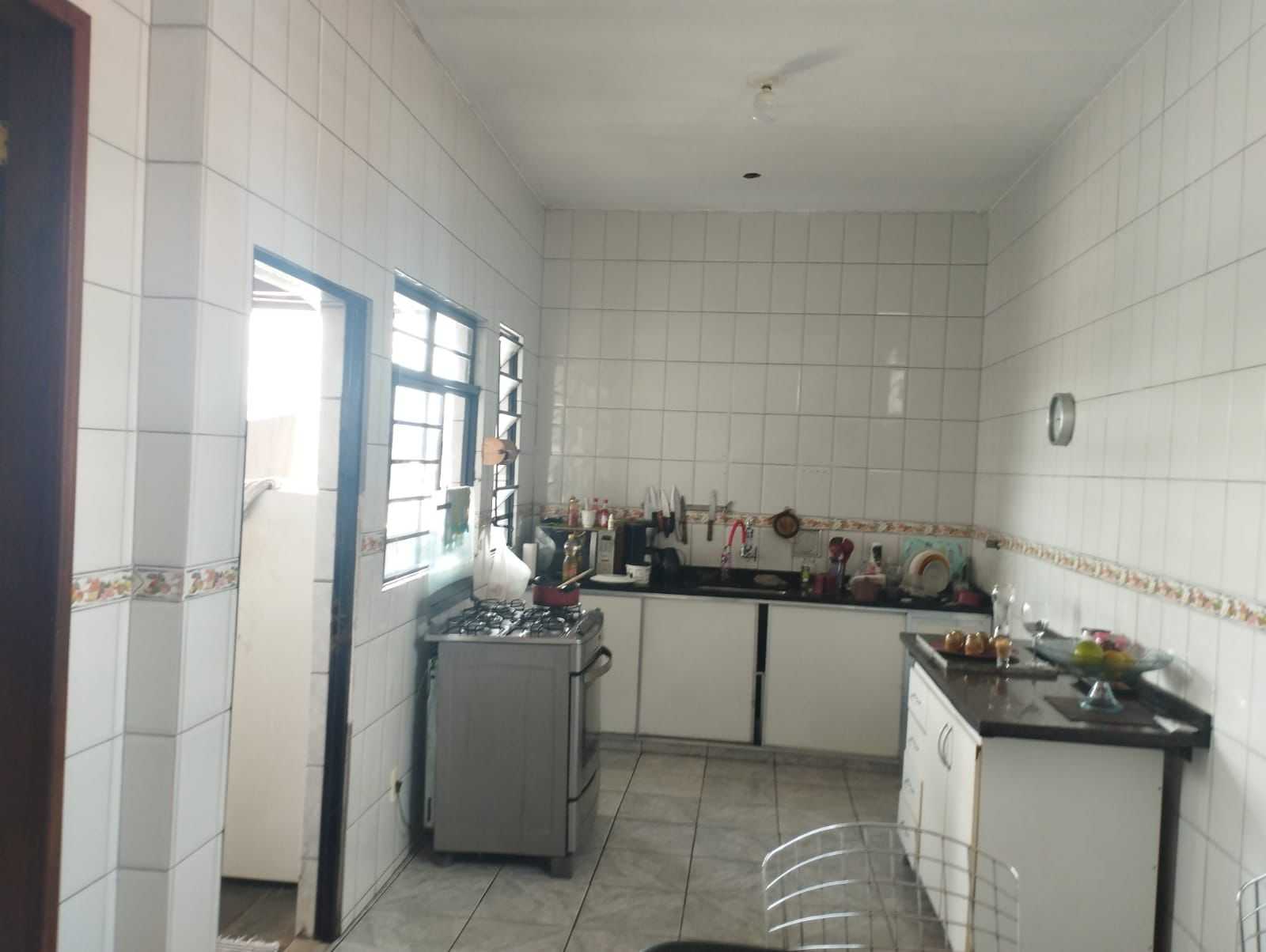 Casa à venda com 3 quartos, 370m² - Foto 8