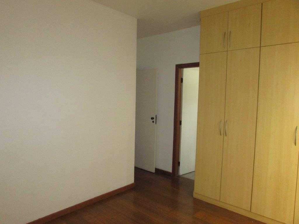 Apartamento à venda com 2 quartos, 65m² - Foto 2