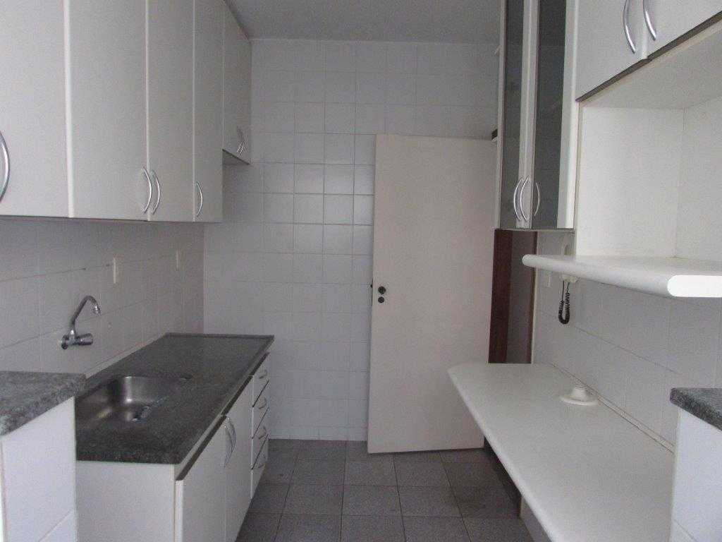 Apartamento à venda com 2 quartos, 65m² - Foto 12