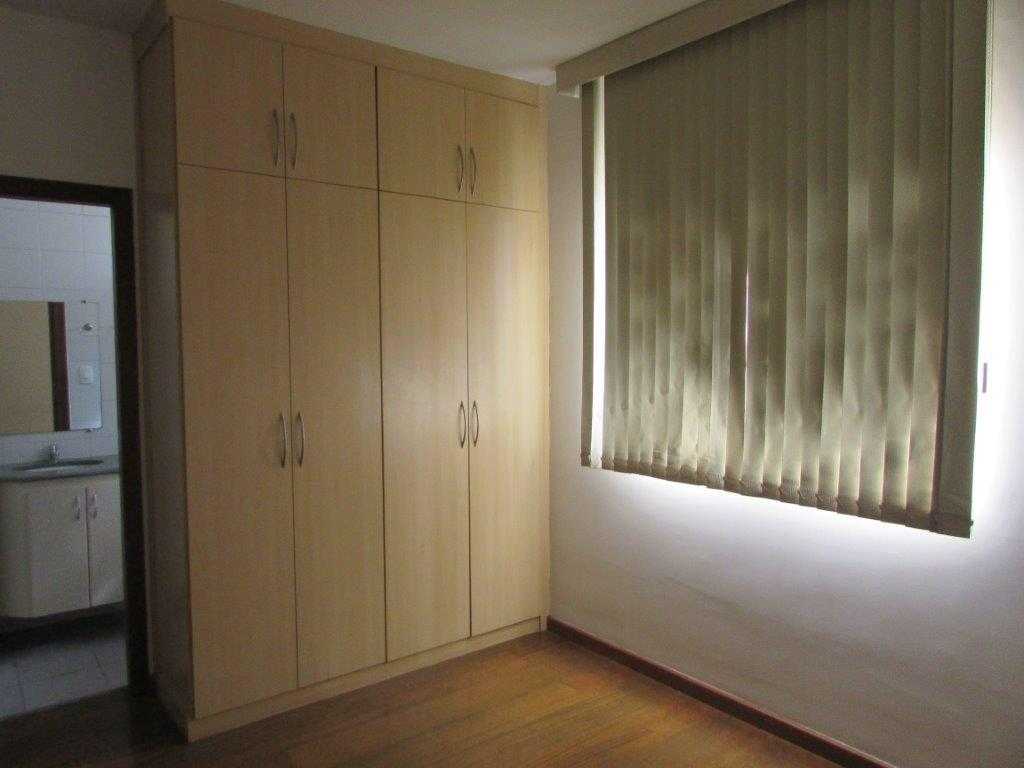 Apartamento à venda com 2 quartos, 65m² - Foto 3