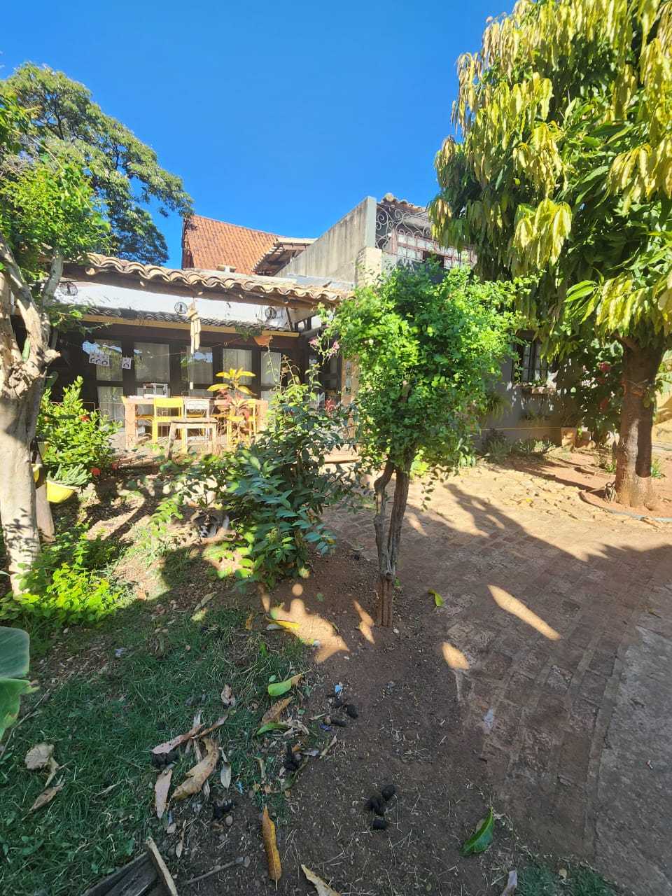 Casa à venda com 4 quartos, 300m² - Foto 1