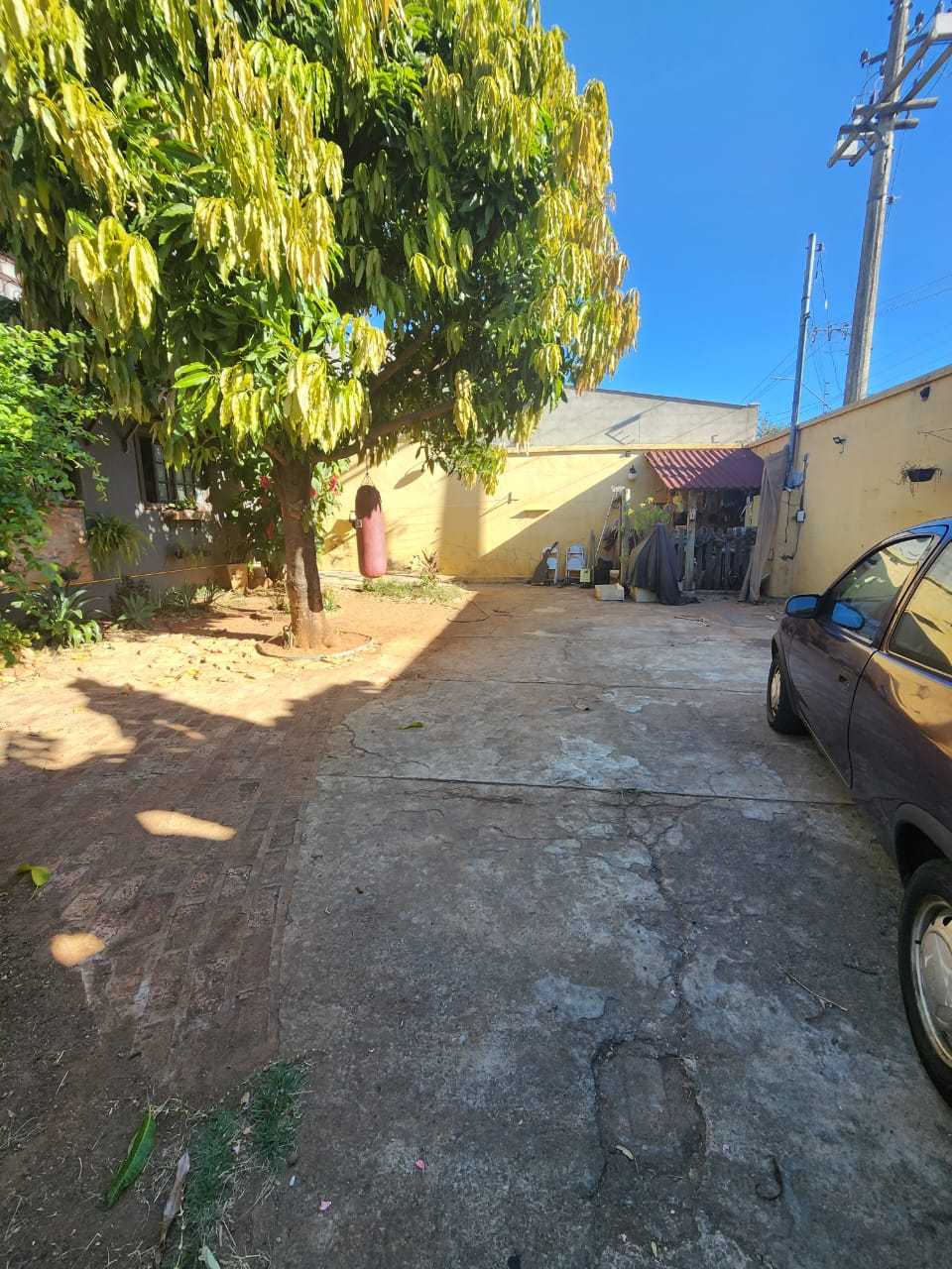 Casa à venda com 4 quartos, 300m² - Foto 2