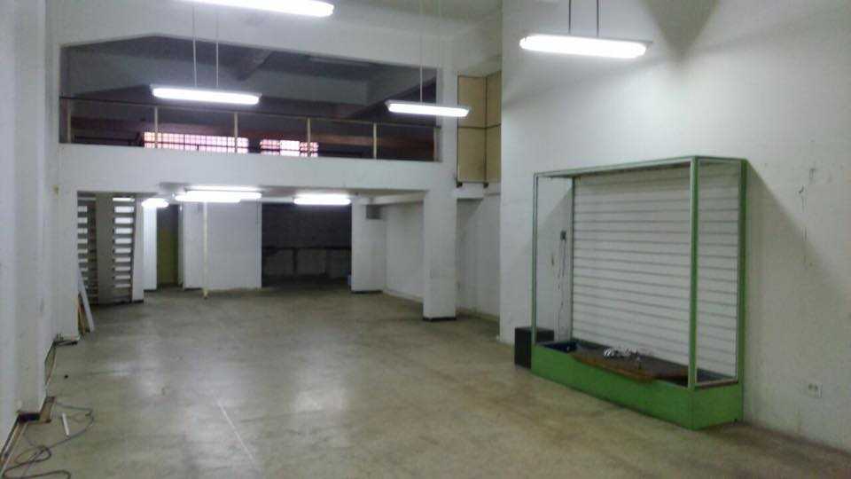 Loja-Salão para alugar, 300m² - Foto 1