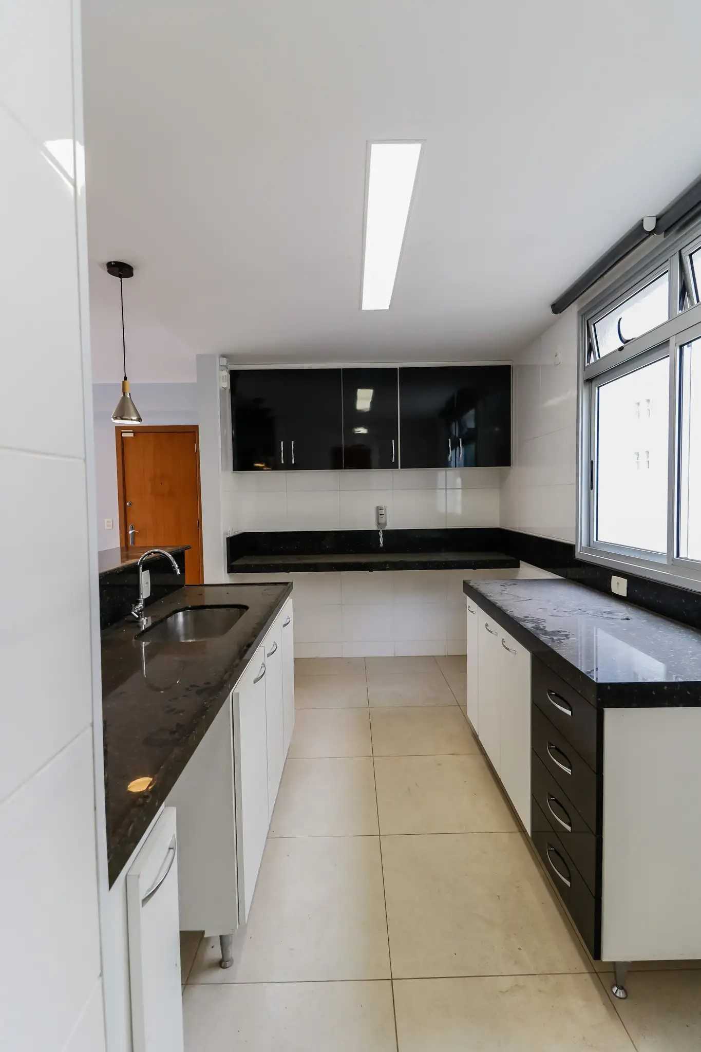 Apartamento à venda com 3 quartos, 108m² - Foto 1