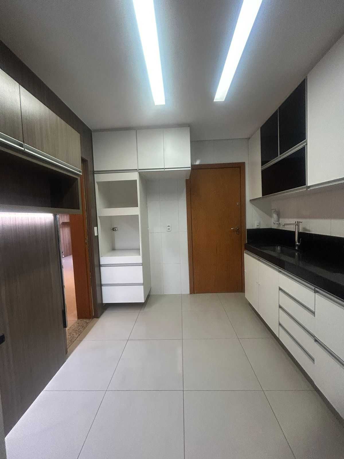 Apartamento à venda com 3 quartos, 155m² - Foto 4