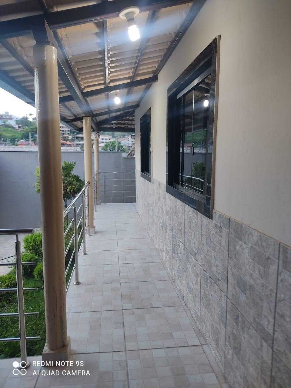 Casa à venda com 3 quartos, 230m² - Foto 1