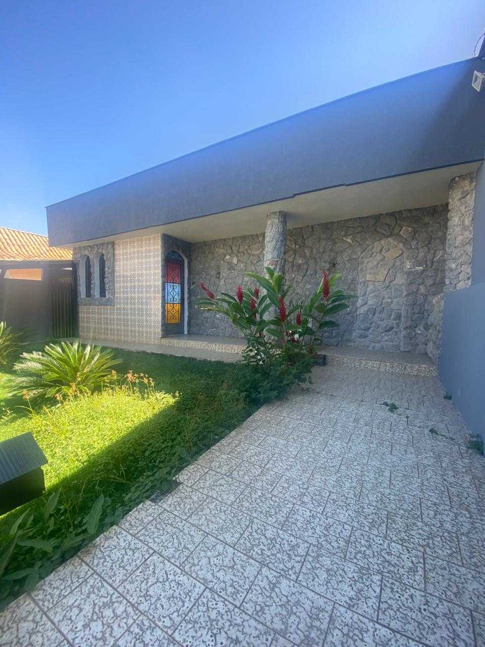 Casa à venda com 3 quartos, 220m² - Foto 1