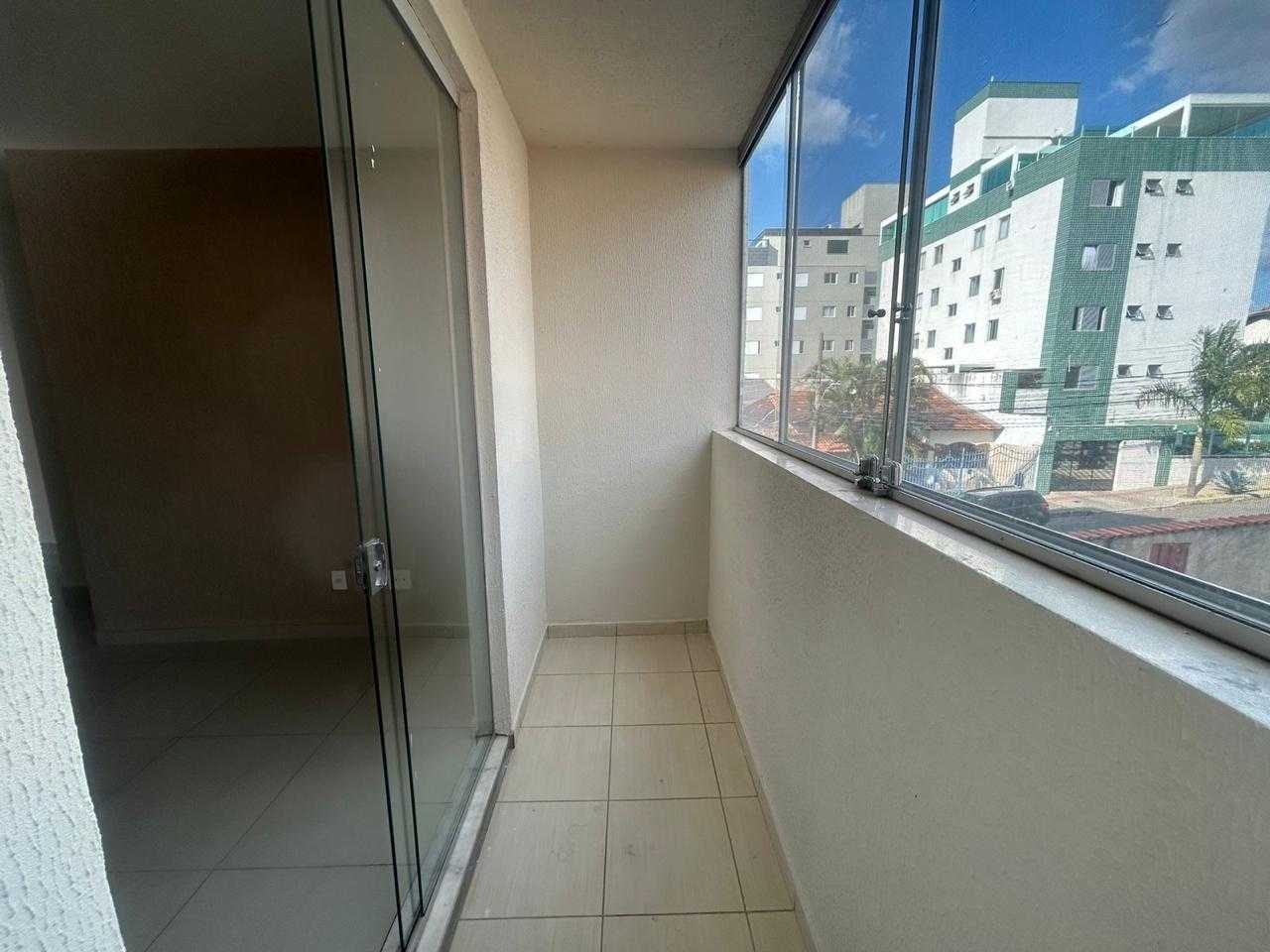 Apartamento à venda com 3 quartos, 90m² - Foto 2