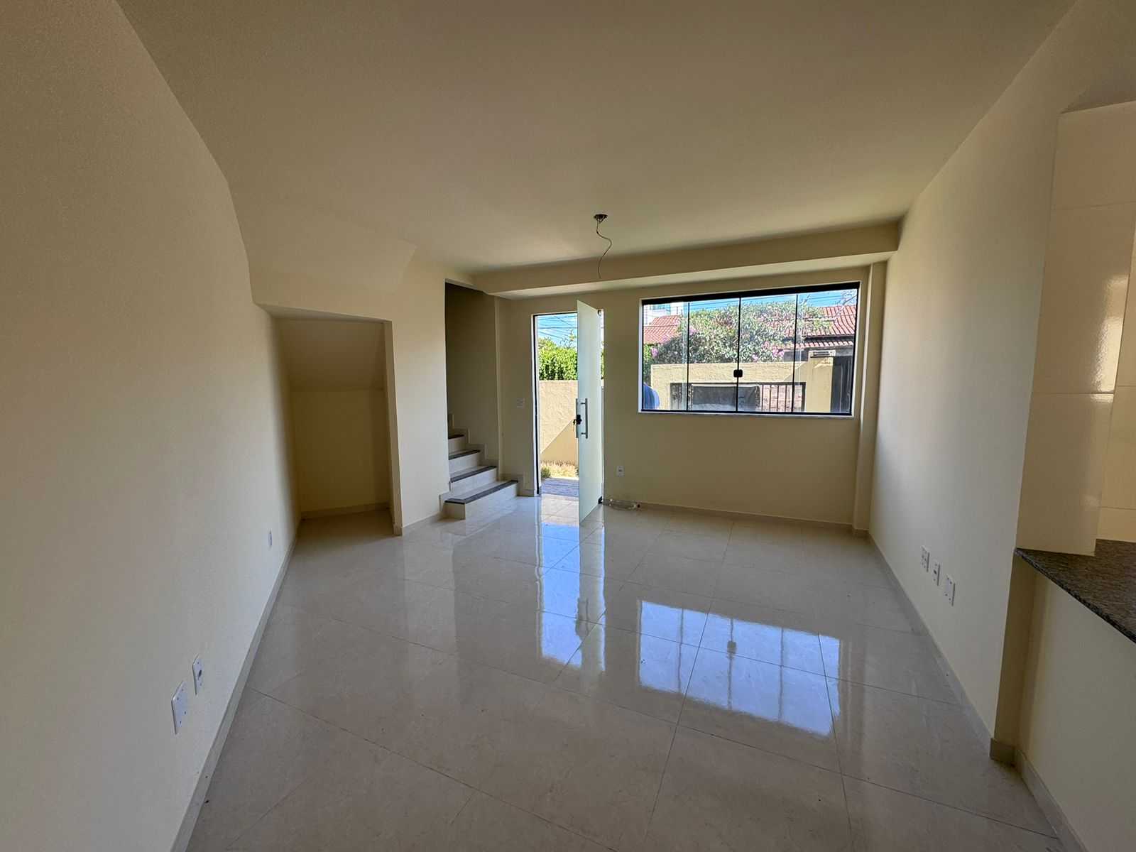 Casa à venda com 2 quartos, 98m² - Foto 1