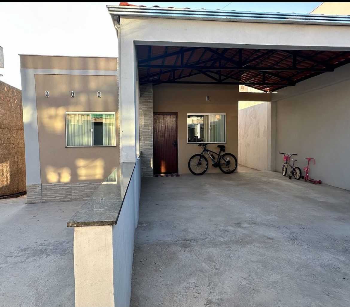 Casa à venda com 3 quartos, 112m² - Foto 1