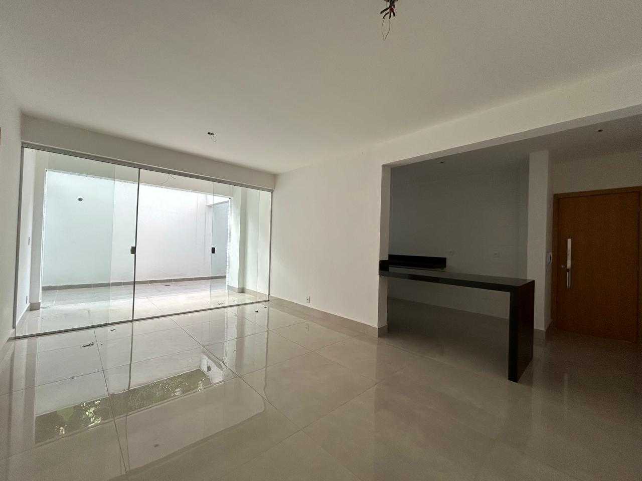 Apartamento à venda com 3 quartos, 150m² - Foto 1