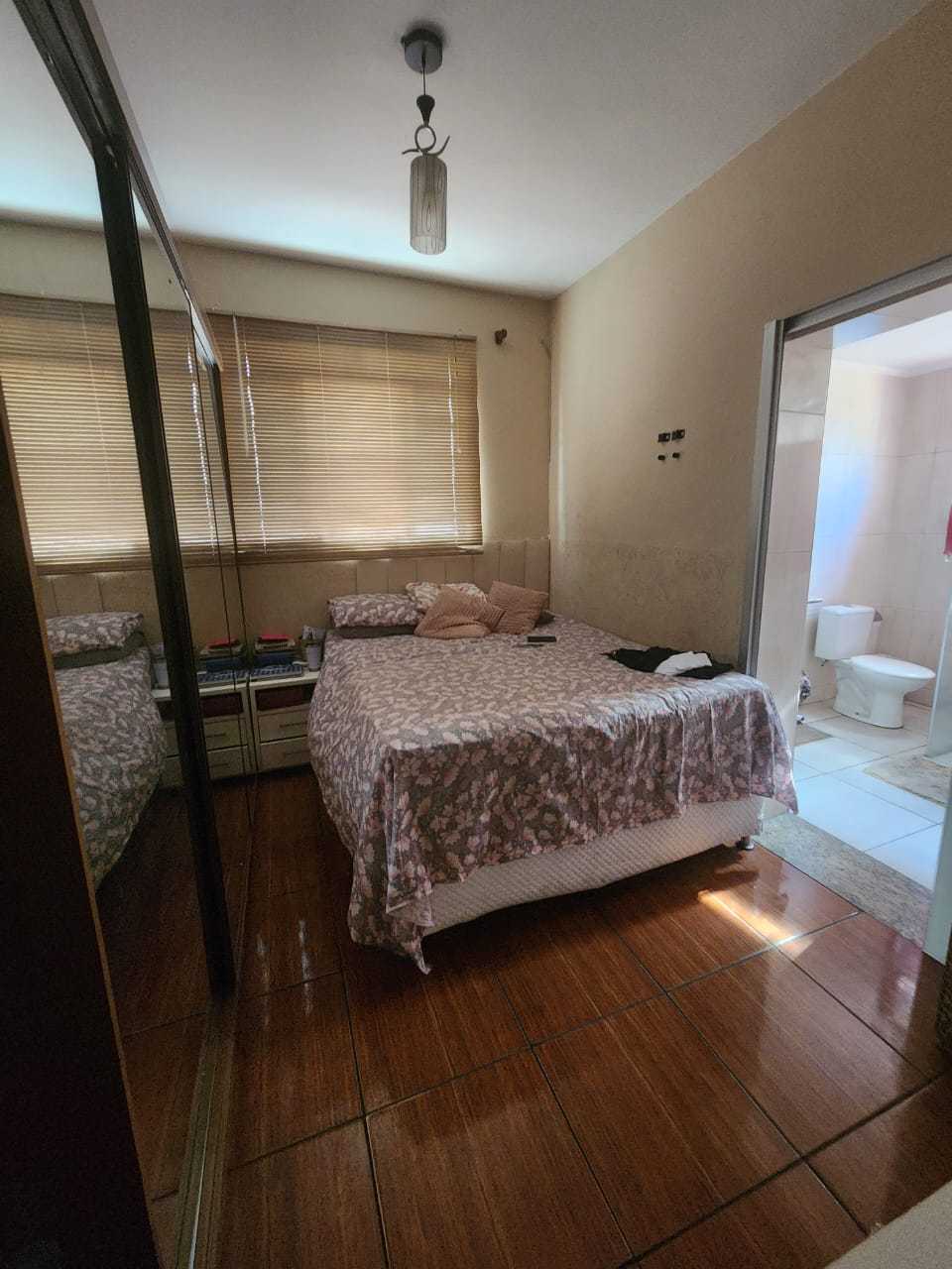 Casa à venda com 6 quartos, 360m² - Foto 2