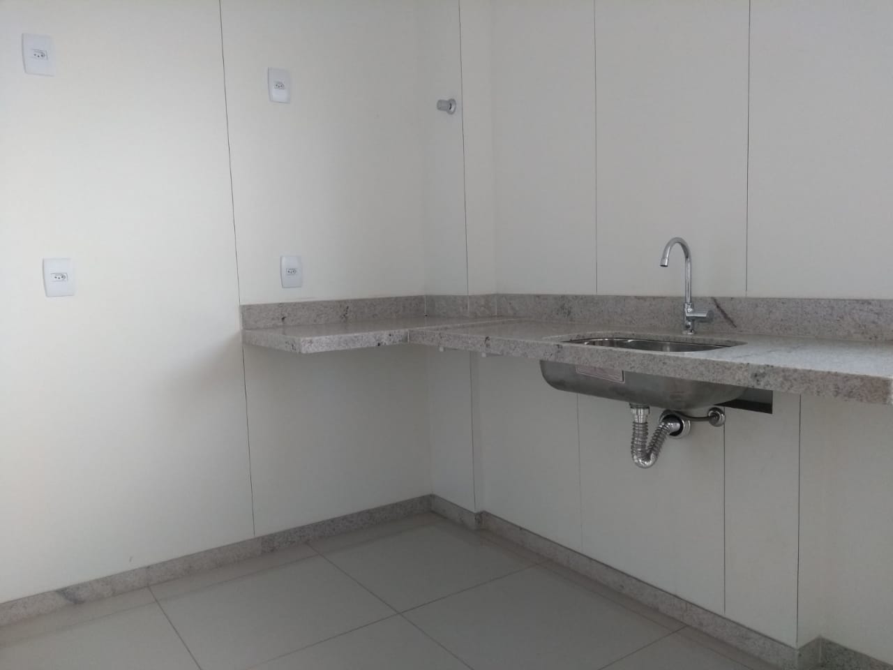 Apartamento à venda com 3 quartos, 140m² - Foto 4