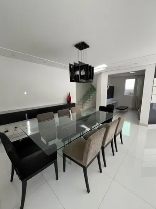 Casa à venda com 4 quartos, 378m² - Foto 1